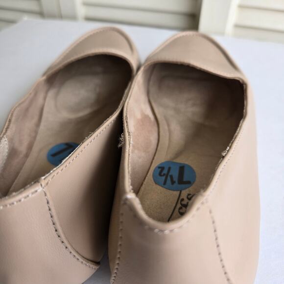 Cliff's by White Mountain Women's Size 7.5 Gracefully Smooth Taupe Loafers - Picture 9 of 16